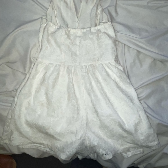 White lace romper - Picture 2 of 3